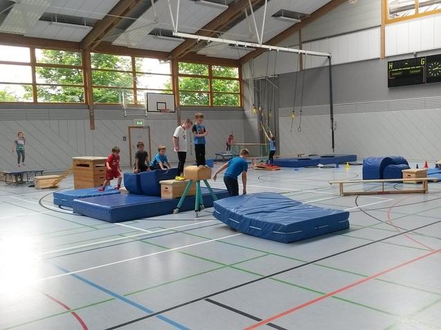 Bewegungsparkour_in_der_Heinrich_Kirchner_Sporthalle
