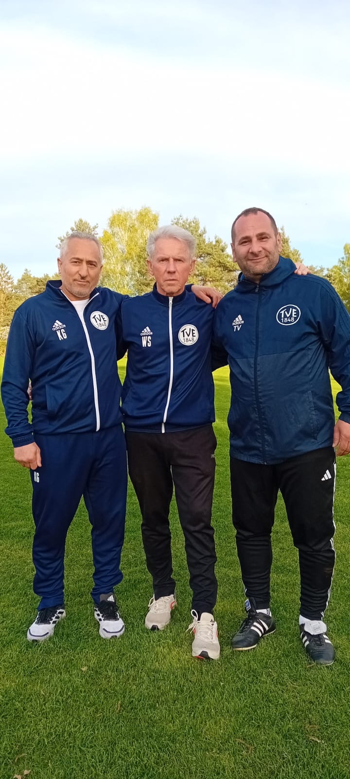 Trainer Verlängern um eine Saison - Knappe Personalsituation