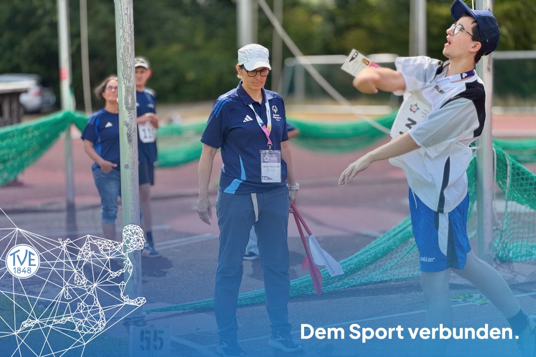 Ein Athlet beim Weitwurf.