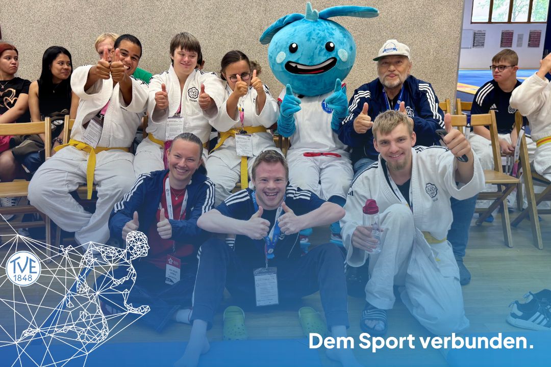 Klaus Lohrer mit seinem ID-Judo-Team und dem Turnerla.