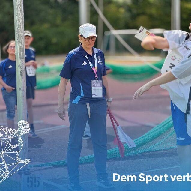 Ein Athlet beim Weitwurf. Ein Athlet beim Weitwurf.