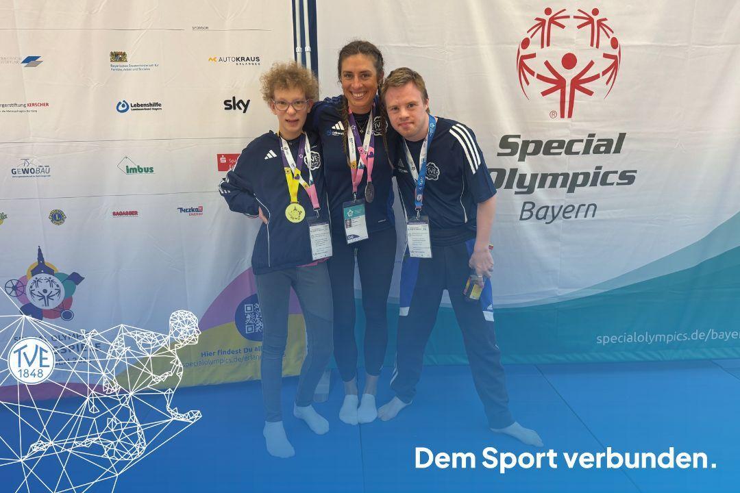 Helena Bailey, Marina M&uuml;ller und Raphael Schlichting erlebten eine Woche mit G&auml;nsehautmomenten bei den Special Olympics.