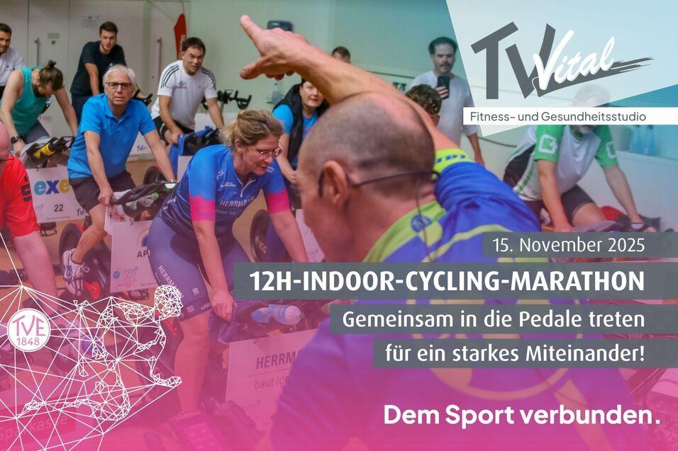 ICM 2025 Ein Indoor-Cycling-Instructor vor einer Gruppe Indoor-Cycling-Teilnehmer.