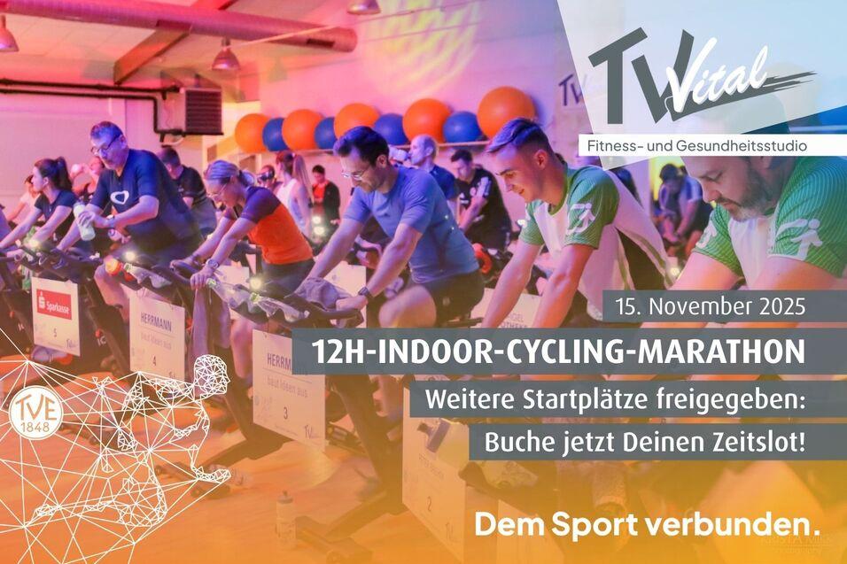 Indoor-Cycling-Teilnehmende auf Spinning-Rädern