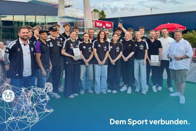 Die Siegerinnen und Sieger der Team-Wahl präsentieren sich.