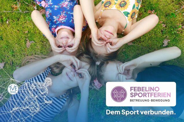 Vier Kinder liegen auf dem R&uuml;cken auf einer Wiese.