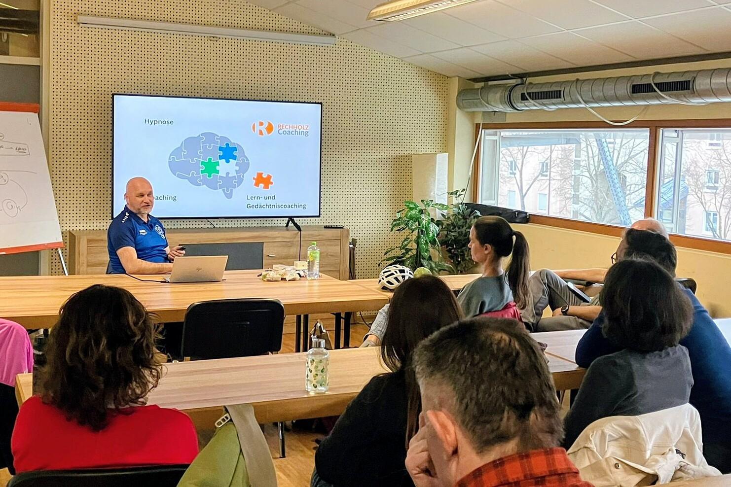 Christian Rechholz referiert zum Thema Bewegtes Lernen - Wie Sport Gehirn und Intelligenz f&ouml;rdert.