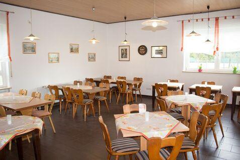 Gastraum Gaststätte Innenausstattung_Gasthaus_Milan