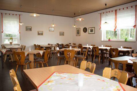 Gastraum Gaststätte Innenausstattung_Gasthaus_Milan