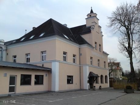 Außenansicht der Jahnhalle von vorne.