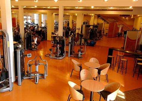 Innenraum des Fitnessstudio im TV Vital.