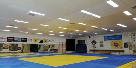 Die Judohalle der Jahnhalle mit neuer Beleuchtung.